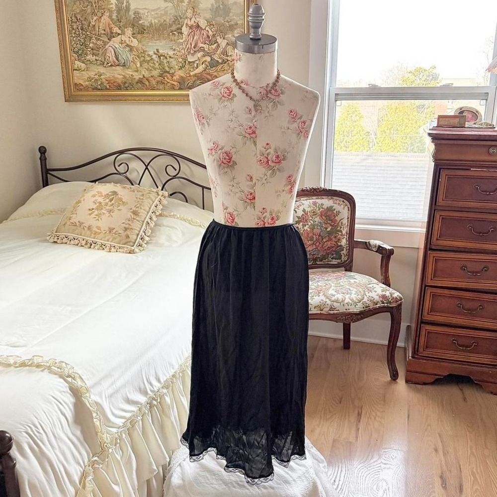 black slip skirt  70s Warner's black half slip size‎ xl